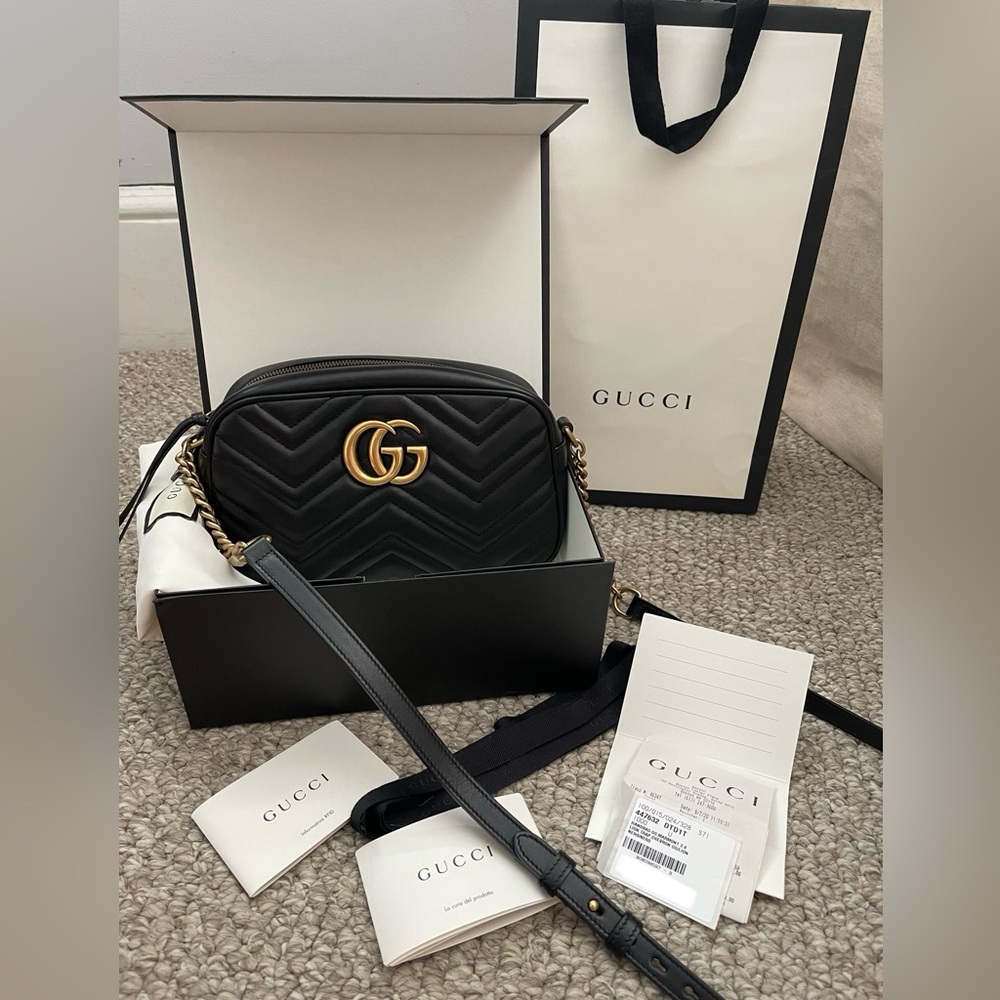 GUCCI GG MARMONT SMALL SHOULDER BAG • EUC